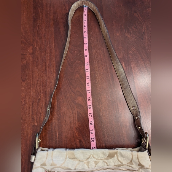 Coach signature hobo bag, tan and gold - Picture 15 of 15
